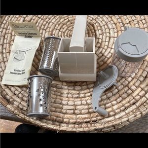 Pampered chef deluxe cheese, grater with cheese container
